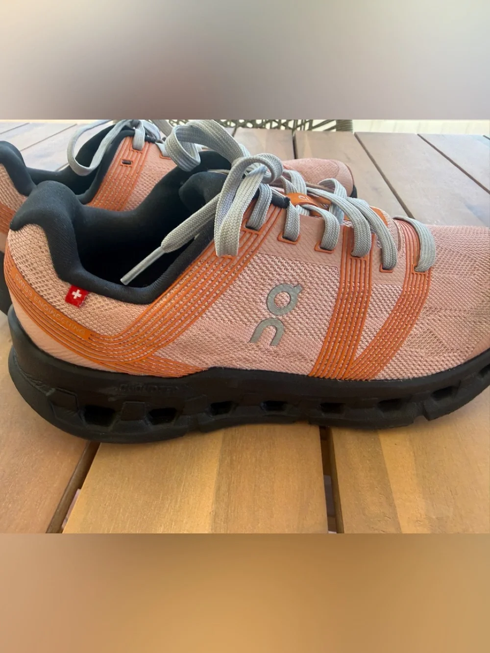 On Cloud Running Women’s Peach Athletic Running Sneakers, size 8